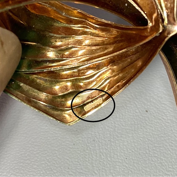 Vintage Germany Sculpted Brooch Rolled Gold 60’s/70’s - Picture 5 of 5